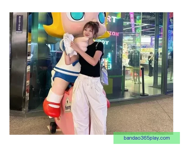 杨瀚森女友抱利拉德儿子转圈圈晒合影 幸遇你开心不已
